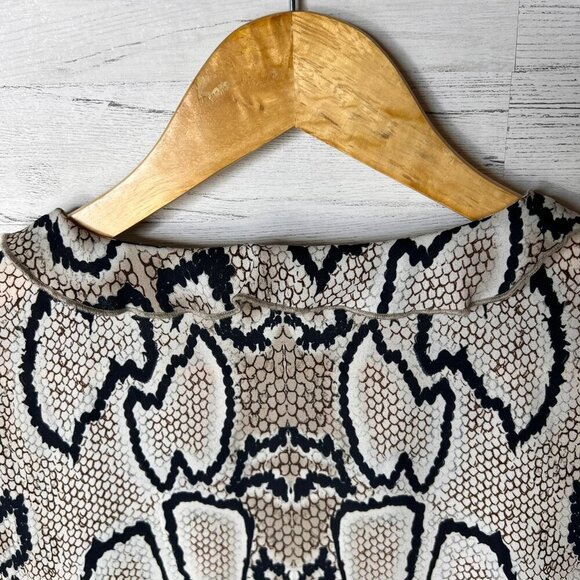 Cabi Blouse Womens Size Medium Serpentine Snake Print Ruffle Collar City Top - Picture 12 of 15